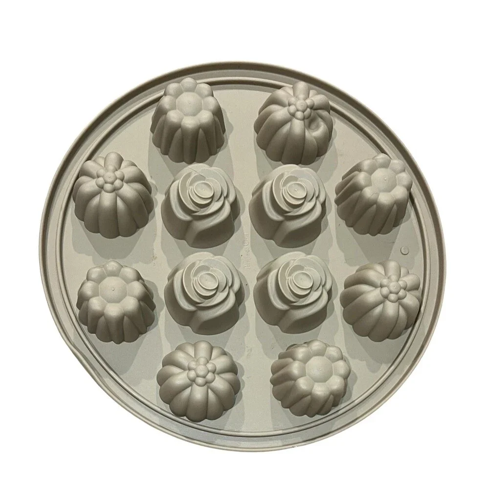 Pampered Chef Silicone Mold Bakeware Flower Cupcake Pan Muffin Pan